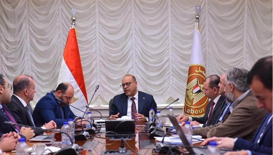 وزير العمل يبحث مع إي فاينانس مقترح إنشاء منظومة إلكترونية لخدمات الوزارة